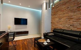 Luna Prestige Suite - Old Town Center & Main Station
